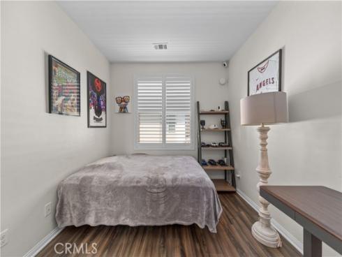 135  Neptune  , Irvine, CA