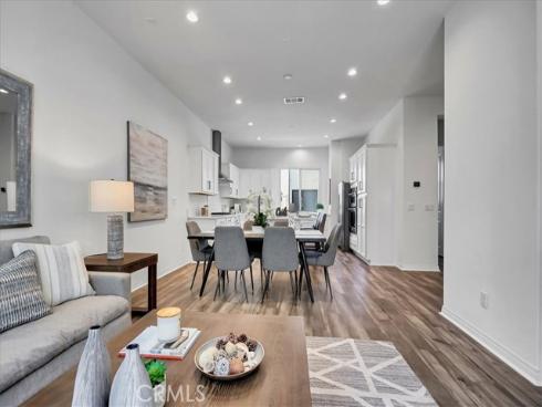 168  Sawbuck  , Irvine, CA