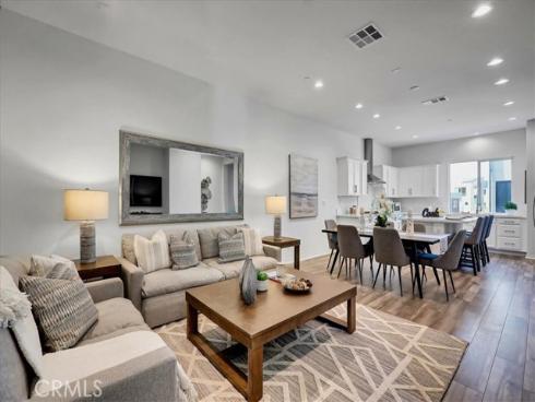 168  Sawbuck  , Irvine, CA