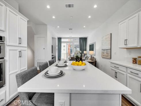 168  Sawbuck  , Irvine, CA