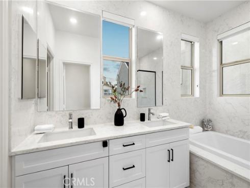 120  Frame  , Irvine, CA