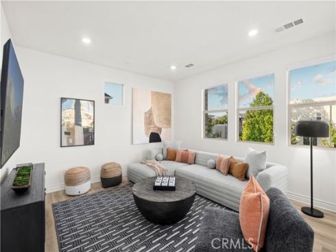 120  Frame  , Irvine, CA