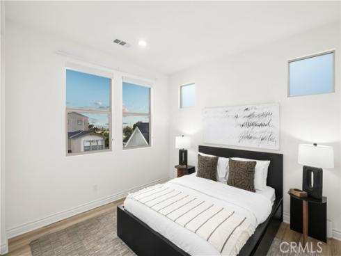 120  Frame  , Irvine, CA