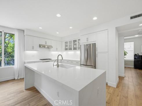 587  Rockefeller  , Irvine, CA