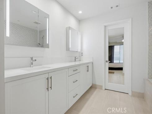 587  Rockefeller  , Irvine, CA