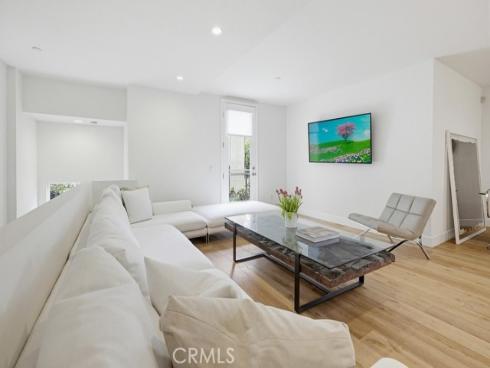 587  Rockefeller  , Irvine, CA