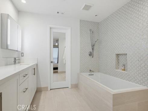 587  Rockefeller  , Irvine, CA