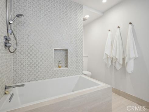 587  Rockefeller  , Irvine, CA