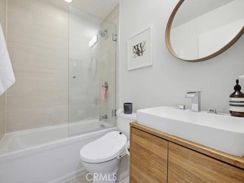 587  Rockefeller  , Irvine, CA