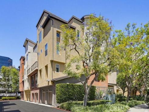 587  Rockefeller  , Irvine, CA