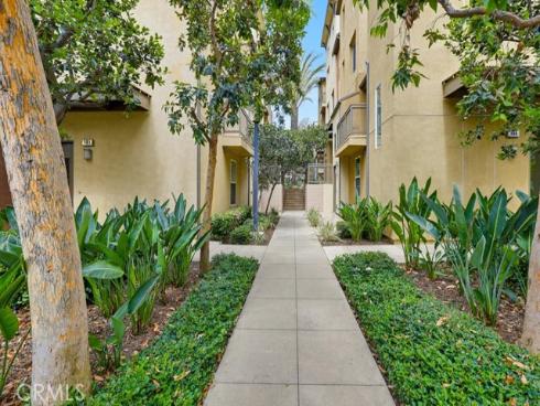 587  Rockefeller  , Irvine, CA