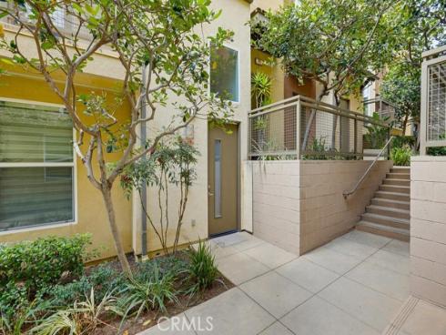 587  Rockefeller  , Irvine, CA