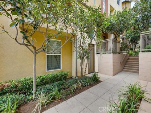 587  Rockefeller  , Irvine, CA