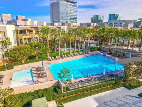 587  Rockefeller  , Irvine, CA