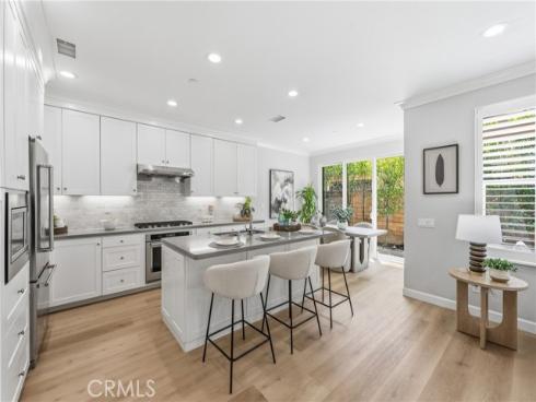 192  Crescent Moon  , Irvine, CA