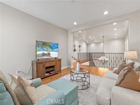 10 Shadybend , Irvine, CA