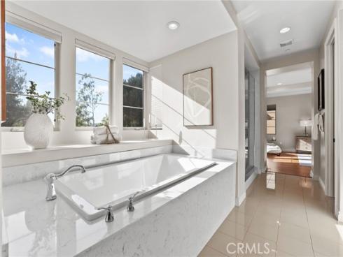 10 Shadybend , Irvine, CA