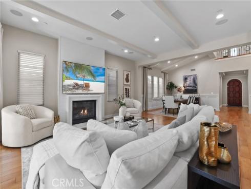 10 Shadybend , Irvine, CA