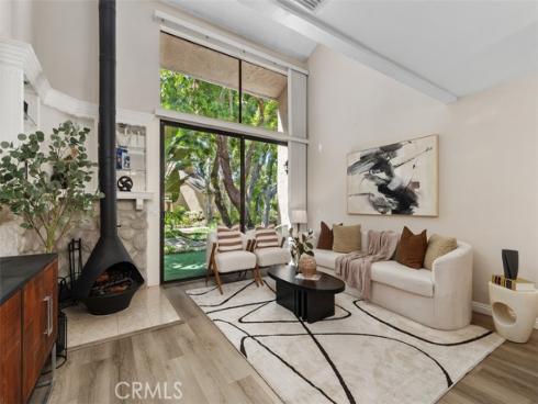 204 Pineview , Irvine, CA