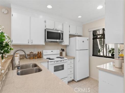 204 Pineview , Irvine, CA