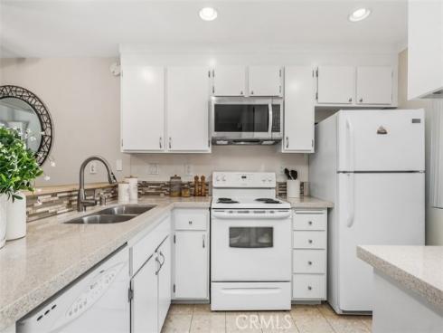 204 Pineview , Irvine, CA