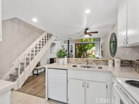 204 Pineview , Irvine, CA