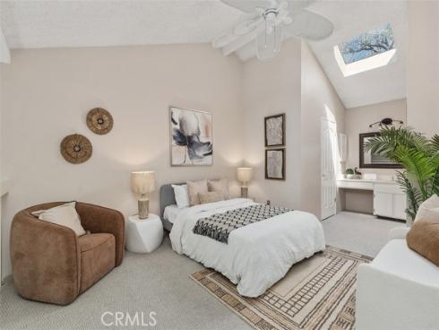 204 Pineview , Irvine, CA