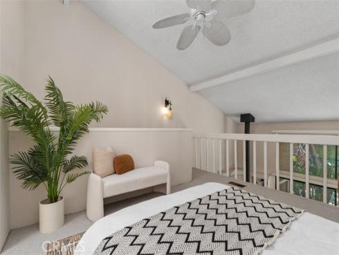 204 Pineview , Irvine, CA