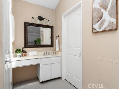 204 Pineview , Irvine, CA