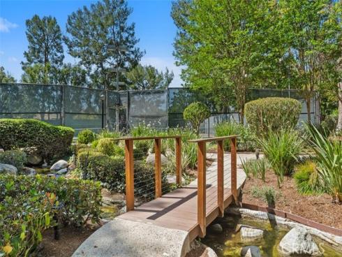 204 Pineview , Irvine, CA