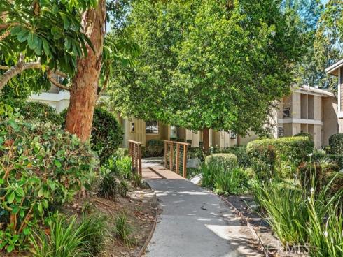 204 Pineview , Irvine, CA