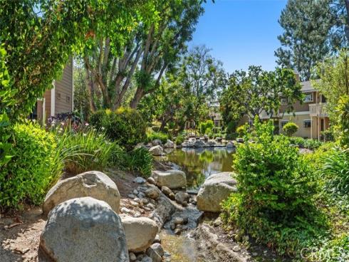 204 Pineview , Irvine, CA
