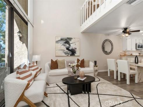 204 Pineview , Irvine, CA