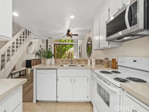 204 Pineview , Irvine, CA