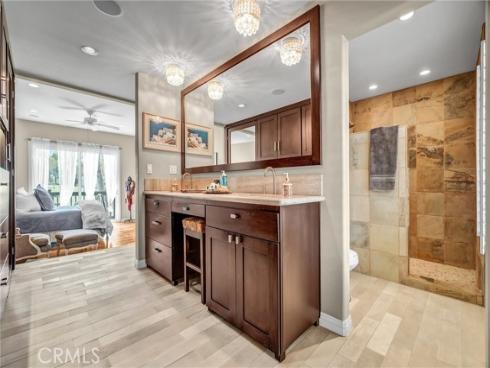 11 Las Brisas 6 , Irvine, CA