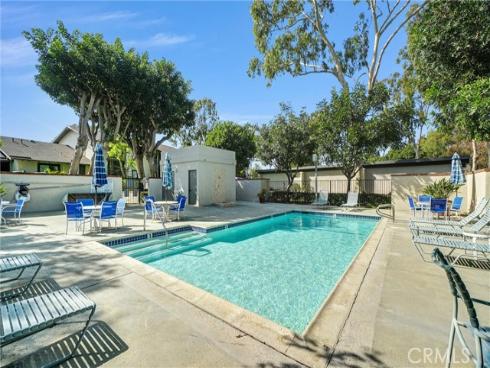 11 Las Brisas 6 , Irvine, CA