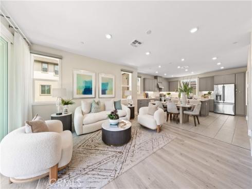 411 Chorus , Irvine, CA
