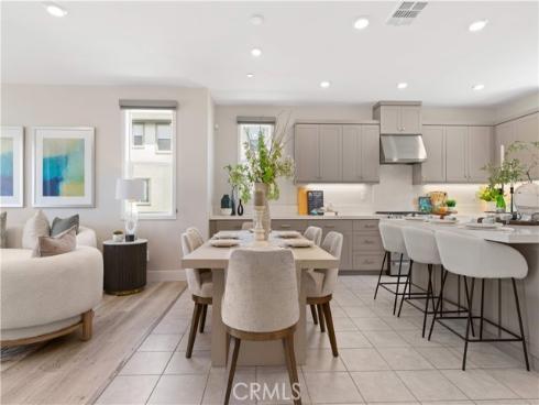 411 Chorus , Irvine, CA