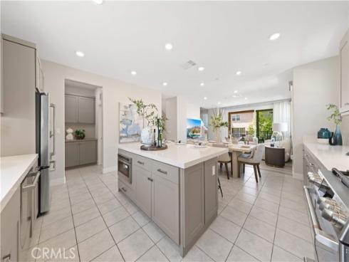 411 Chorus , Irvine, CA