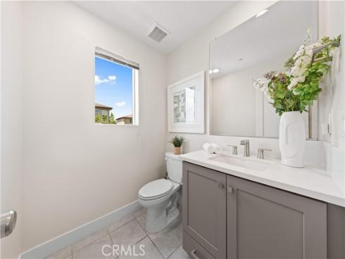 411 Chorus , Irvine, CA