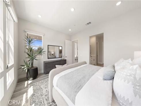 228 Merit , Irvine, CA