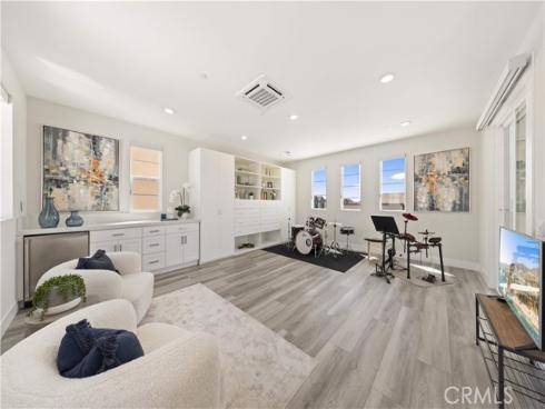 228 Merit , Irvine, CA
