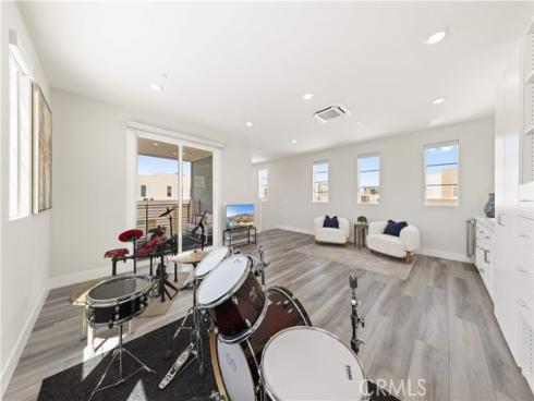 228 Merit , Irvine, CA