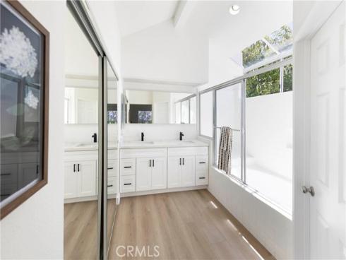 5 Laconia , Irvine, CA
