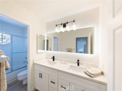 5 Laconia , Irvine, CA