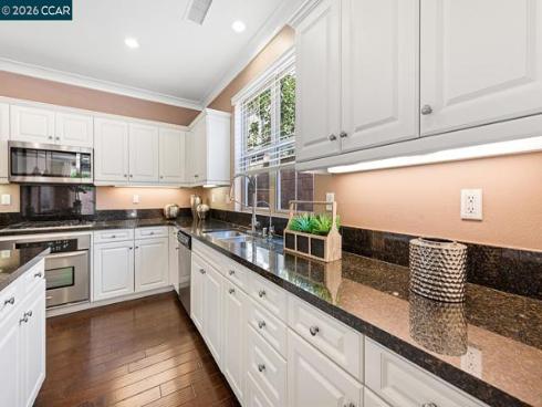 217  Mantle  , Irvine, CA