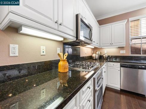 217  Mantle  , Irvine, CA