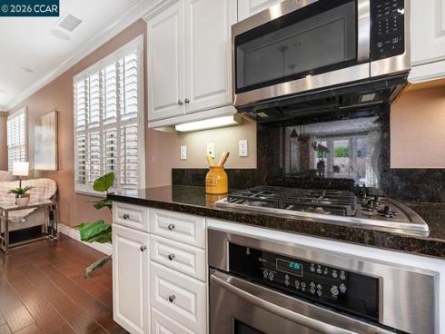 217  Mantle  , Irvine, CA