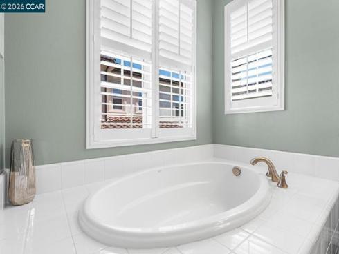 217  Mantle  , Irvine, CA