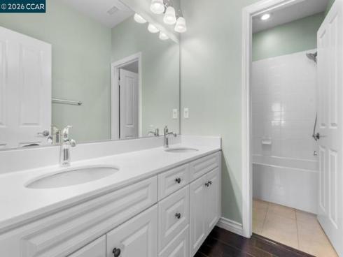 217  Mantle  , Irvine, CA